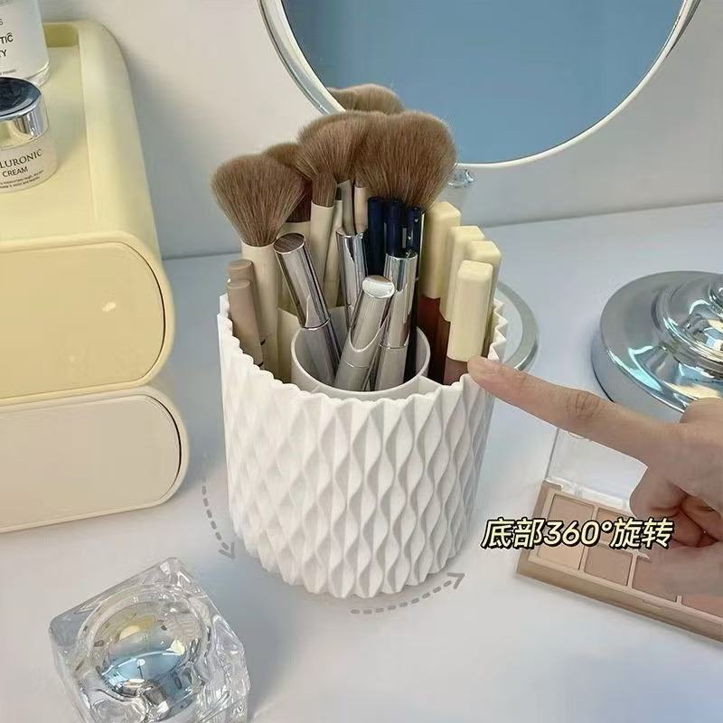 360度回転式大容量メイクブラシ収納ケース 口紅・アイブロウ - Beauty Kiss Makeup のレビューと価格